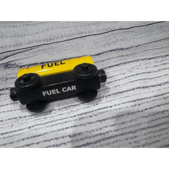 Thomas & Friends Wooden Railway Sodor Fuel Car - Picture 2 of 4